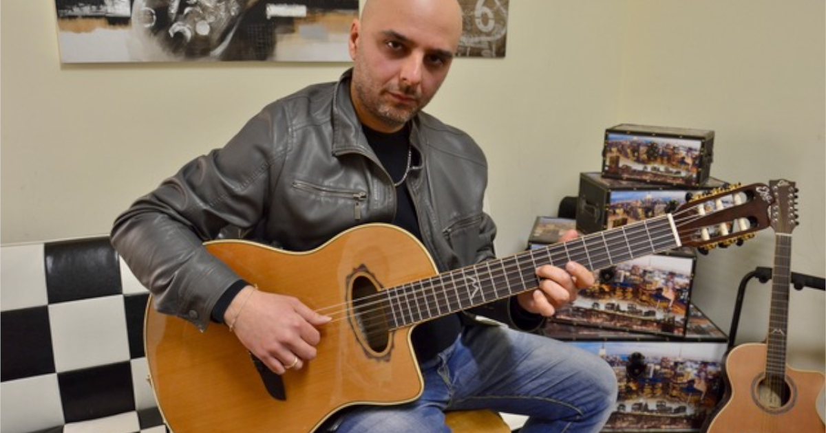 Francesco-Magistro-Eko-Guitars