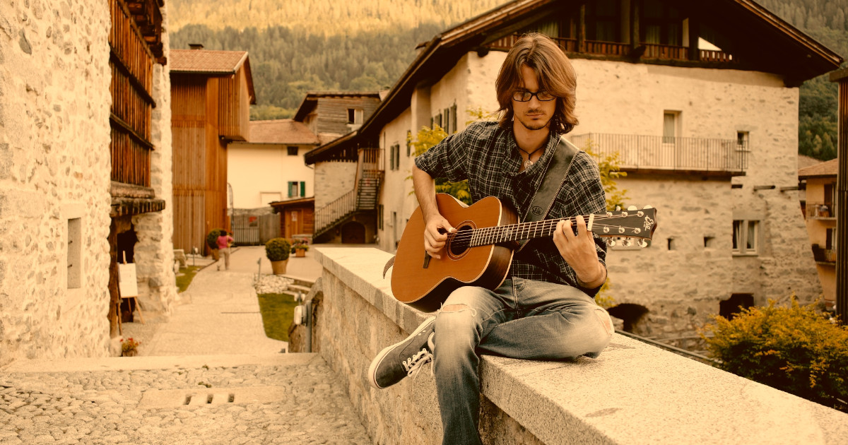 Marco Giovanni Ferrario è un endorser per Eko Guitars