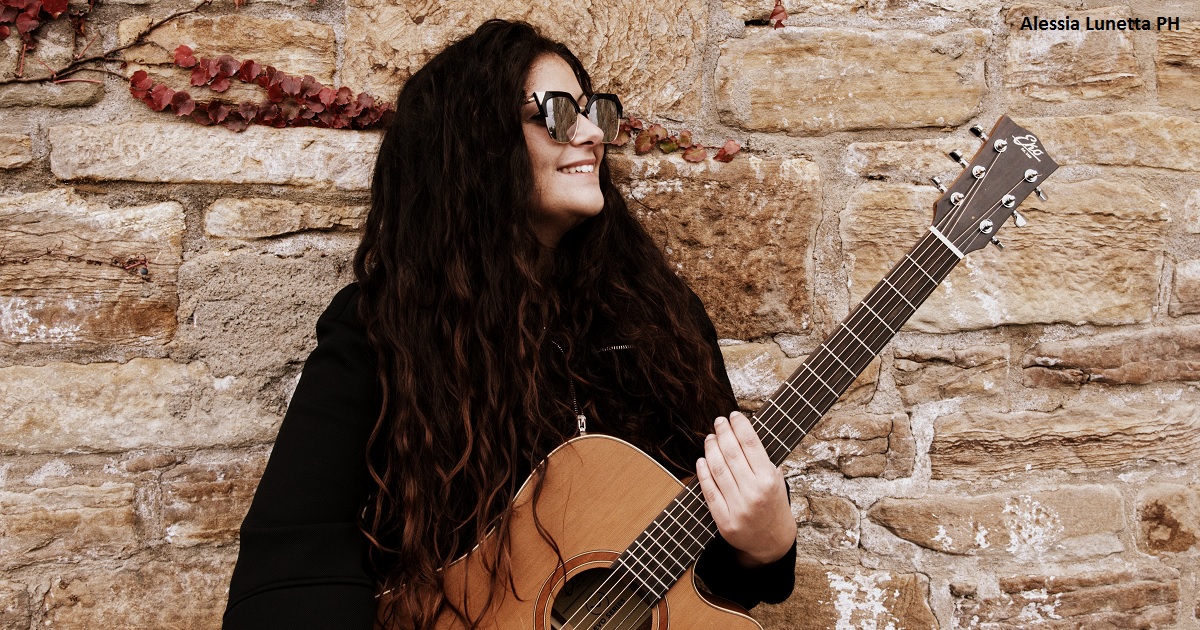 Martina-White-Eko-Guitars