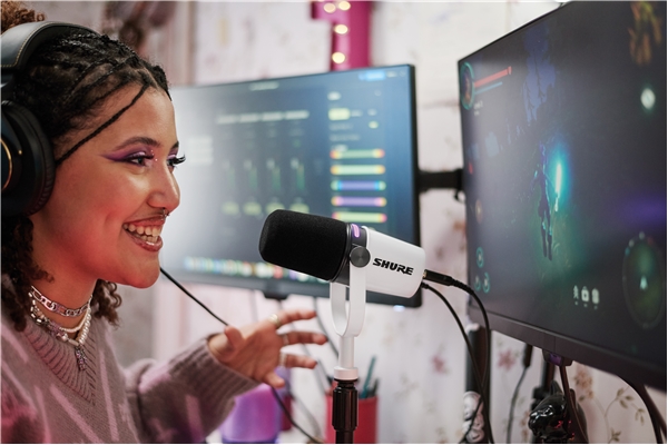 Shure - MV7+ White