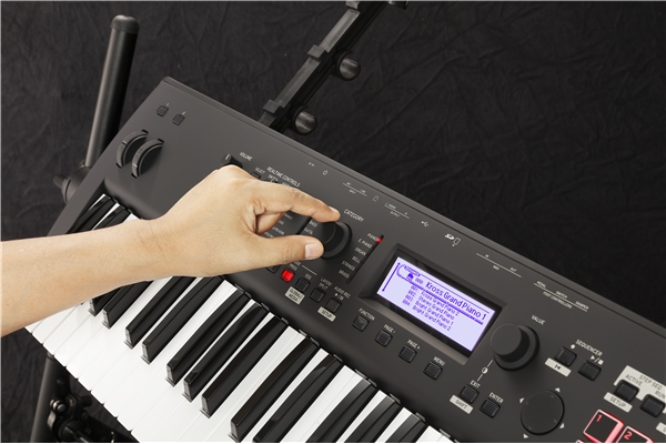 Korg - KROSS 2-61 (Super Matte Black)