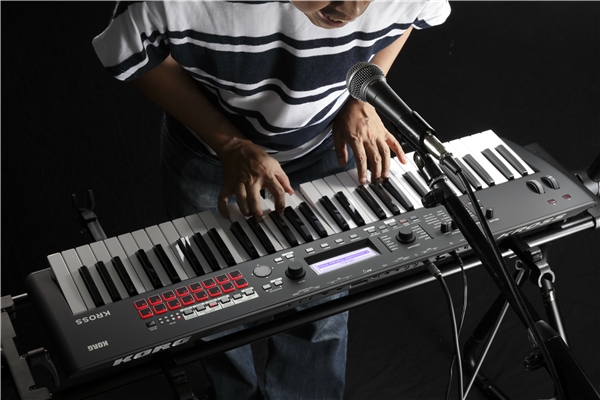 Korg - KROSS 2-61 (Super Matte Black)