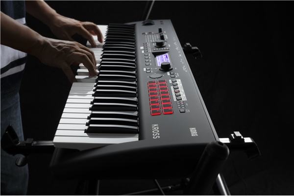 Korg - KROSS 2-61 (Super Matte Black)