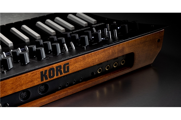 Korg - MINILOGUE-XD inverted