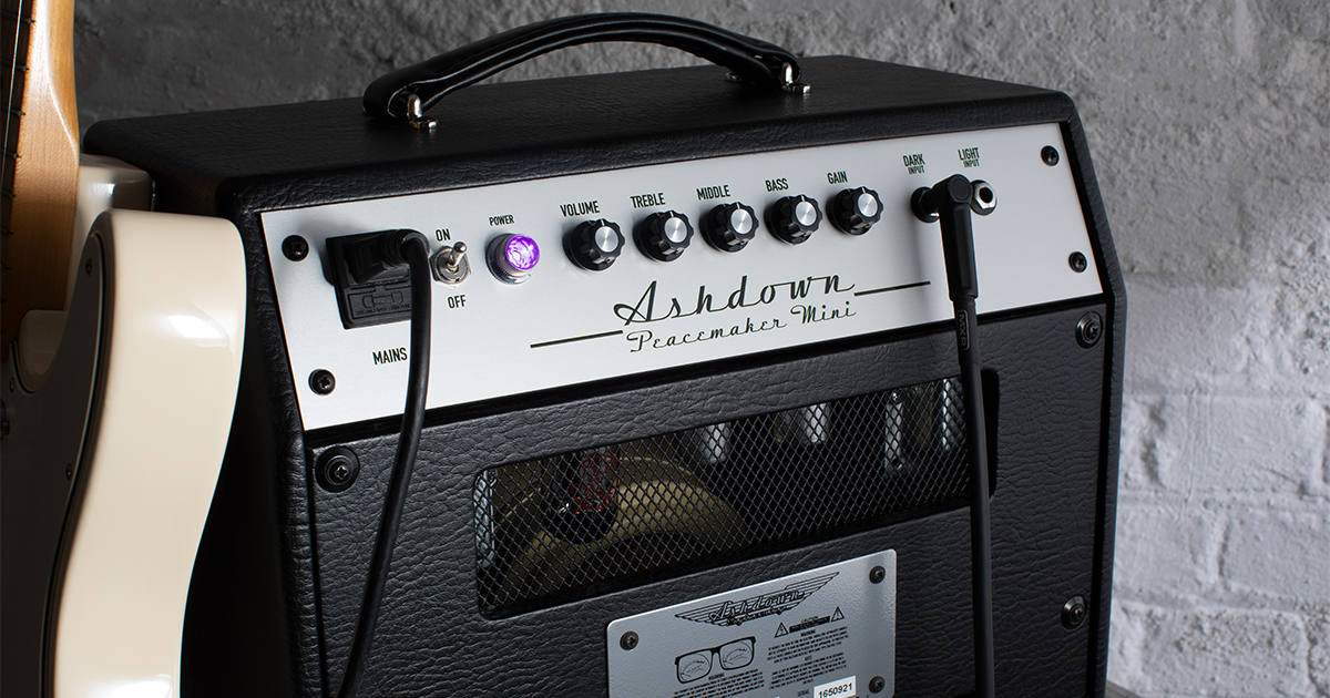 La serie Peacemaker 2 di casa Ashdown offre un combo e una testata da 2 watt che incorporano un timbro valvolare classico, con due ingressi per due sonorità differenti. La serie Peacemaker 2 di casa Ashdown offre un combo e una testata da 2 watt che incorporano un timbro valvolare classico, con due ingressi per due sonorità differenti.