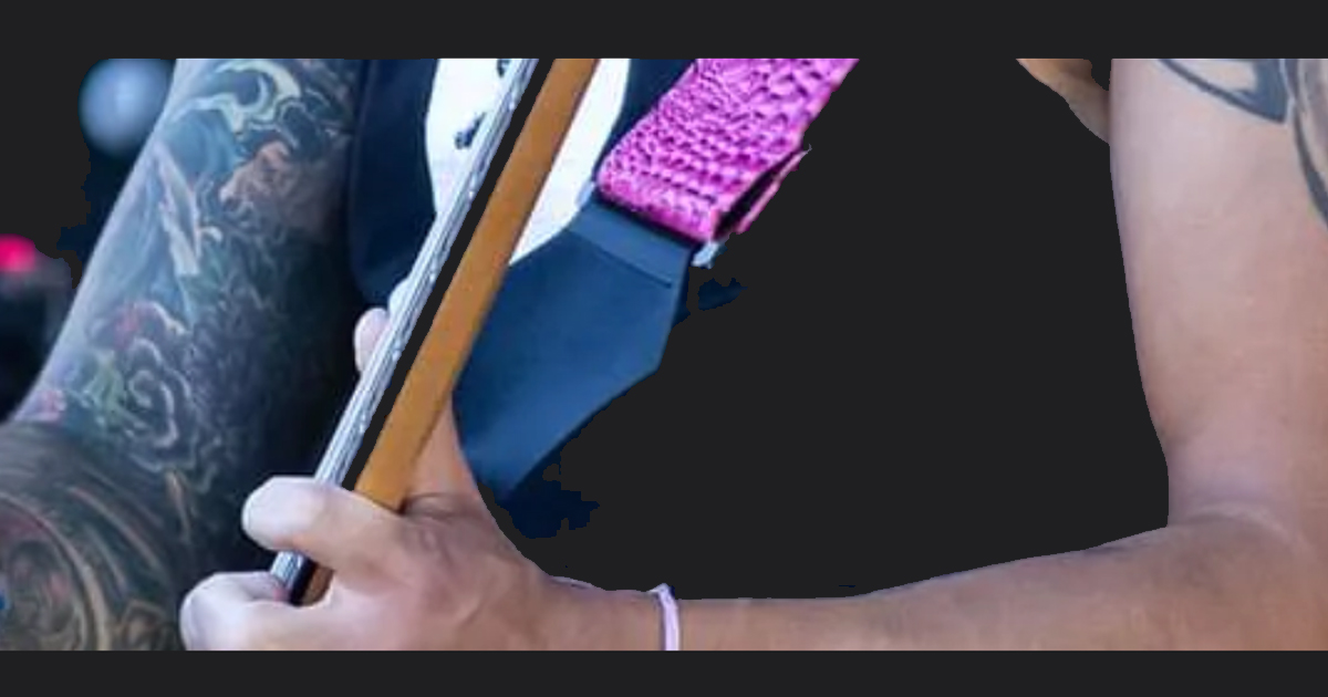 Le tracolle Get'm Get'm per chitarra o basso offrono il massimo del confort e dello stile a ogni artista sul palco Le tracolle Get'm Get'm per chitarra o basso offrono il massimo del confort e dello stile a ogni artista sul palco