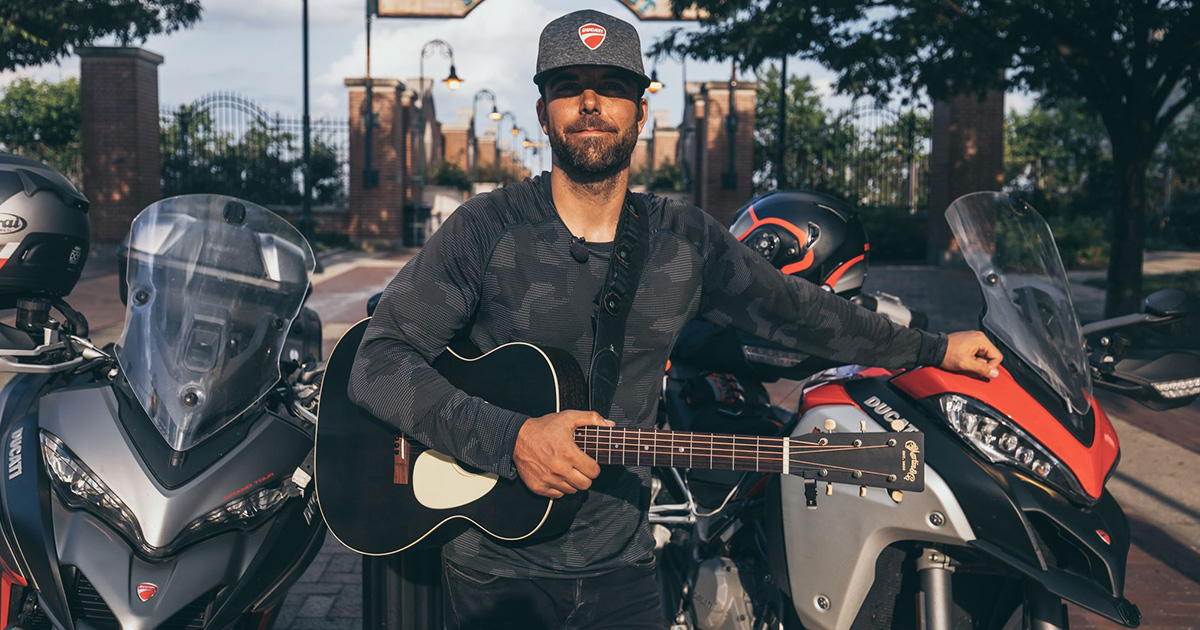 Martin Guitars Franky Perez