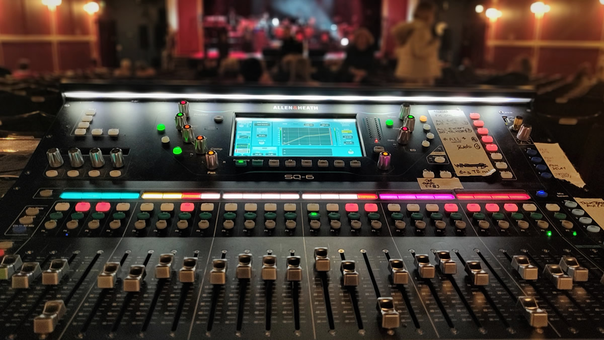 Q the Music, nota band Inglese tributo a 007, è in tour per teatri con due mixer digitali della serie SQ by Allen & Heath. Q the Music, nota band Inglese tributo a 007, è in tour per teatri con due mixer digitali della serie SQ by Allen & Heath.