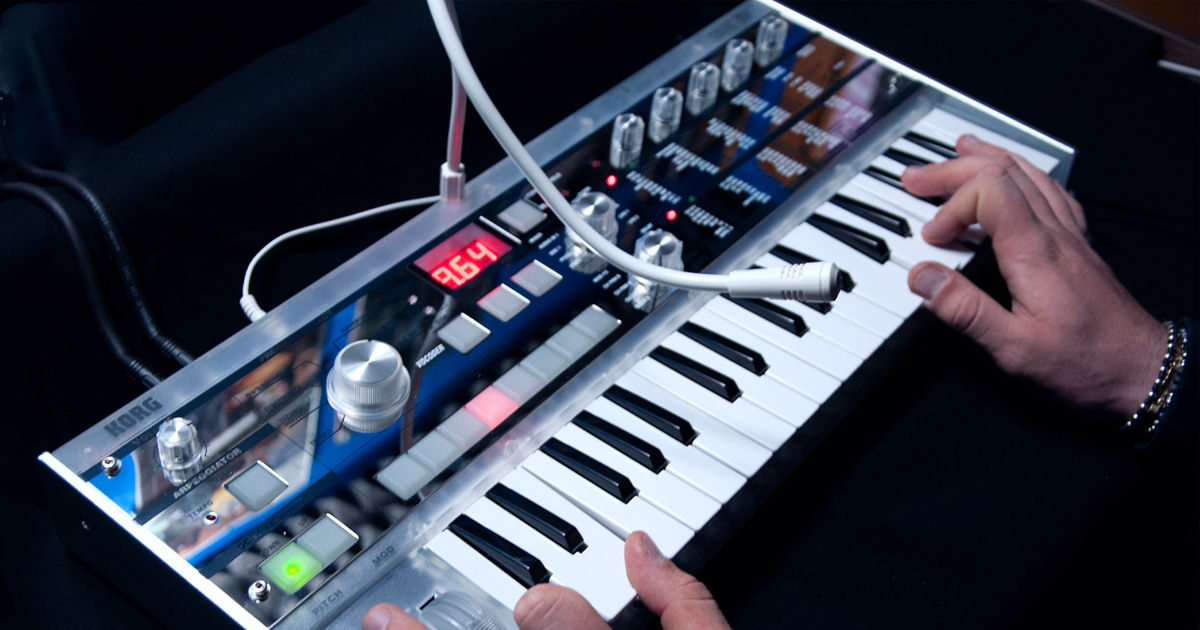microKORG Cristal il modello che celebra il ventennale dalla presentazione del microKORG originale microKORG Cristal il modello che celebra il ventennale dalla presentazione del microKORG originale